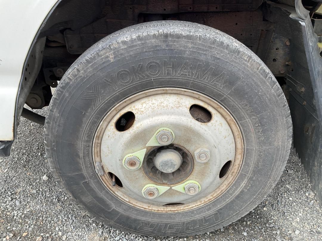 Photo '34' of Isuzu NKR 250FL Tipper