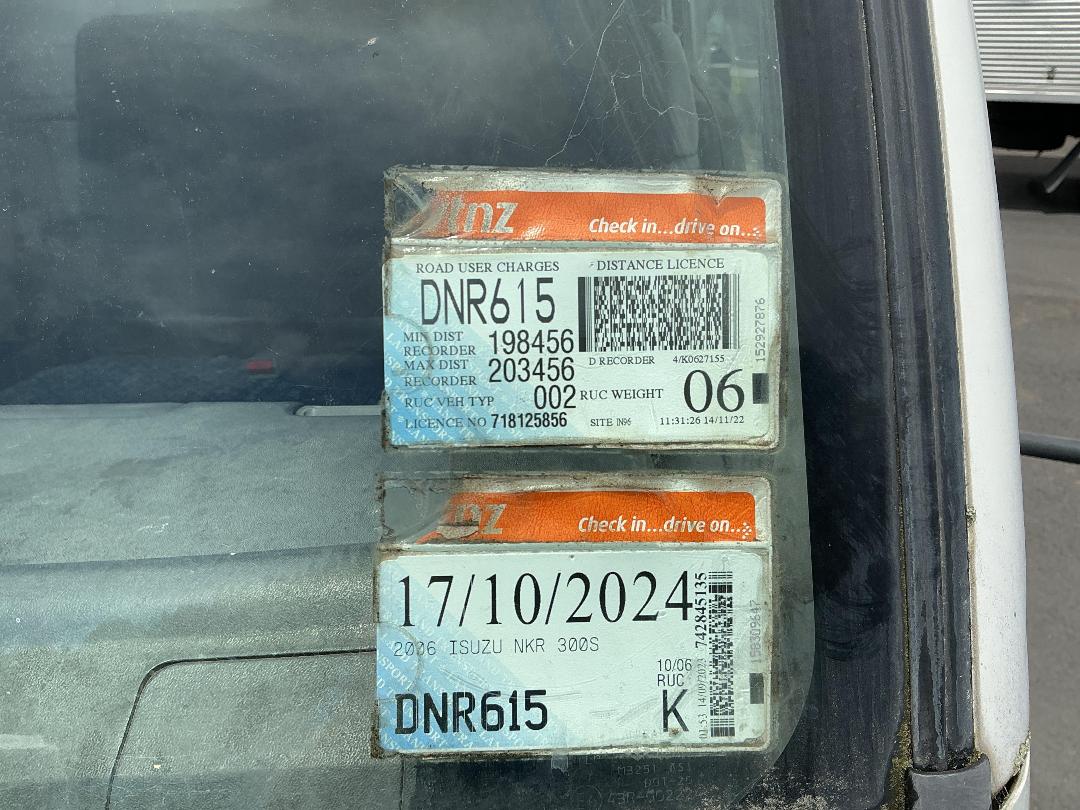 Photo '17' of Isuzu NKR 300S Tipper