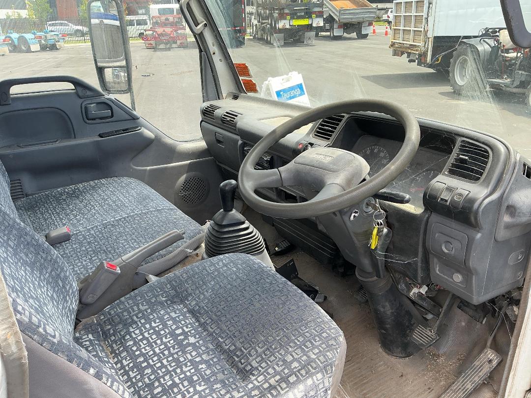 Photo '13' of Isuzu NKR 300S Tipper