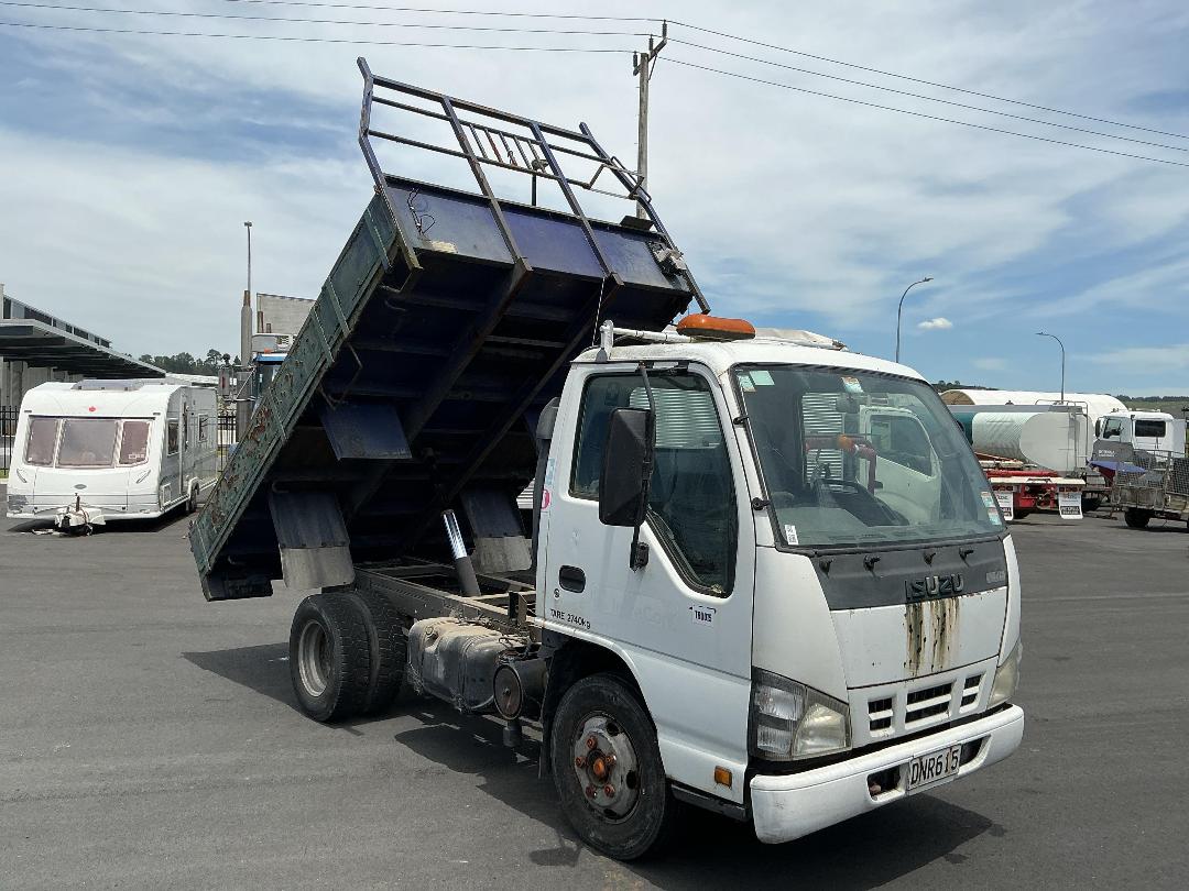 Photo '11' of Isuzu NKR 300S Tipper