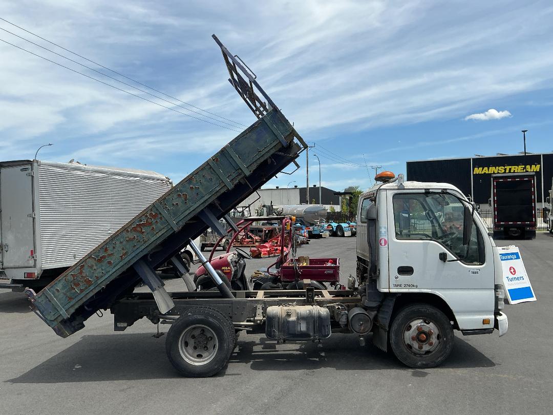 Photo '12' of Isuzu NKR 300S Tipper