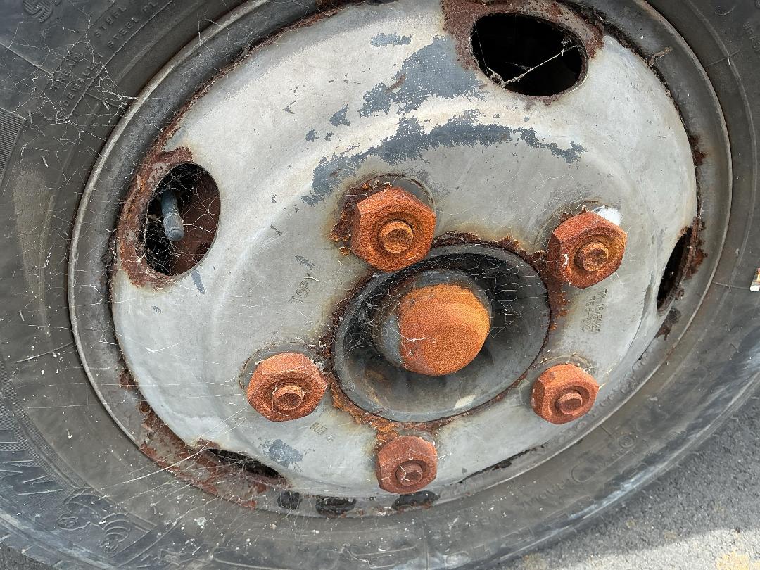 Photo '32' of Isuzu NKR 300S Tipper