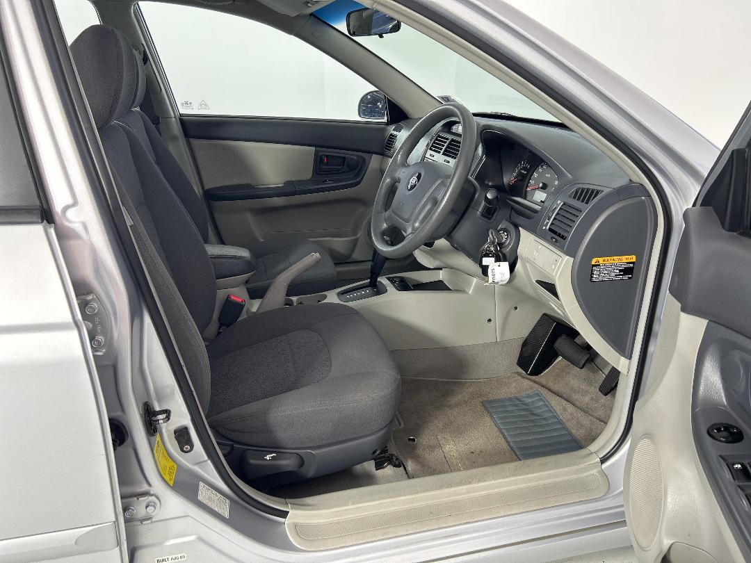 Photo '16' of KIA Cerato