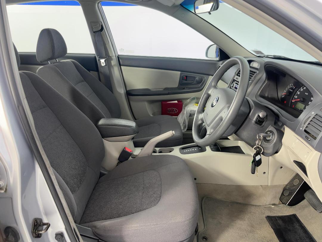 Photo '16' of KIA Cerato