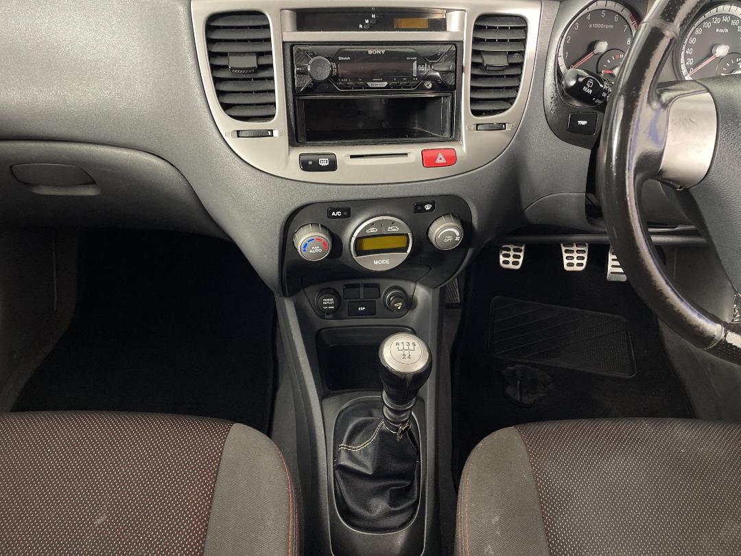 Photo '18' of KIA RIO