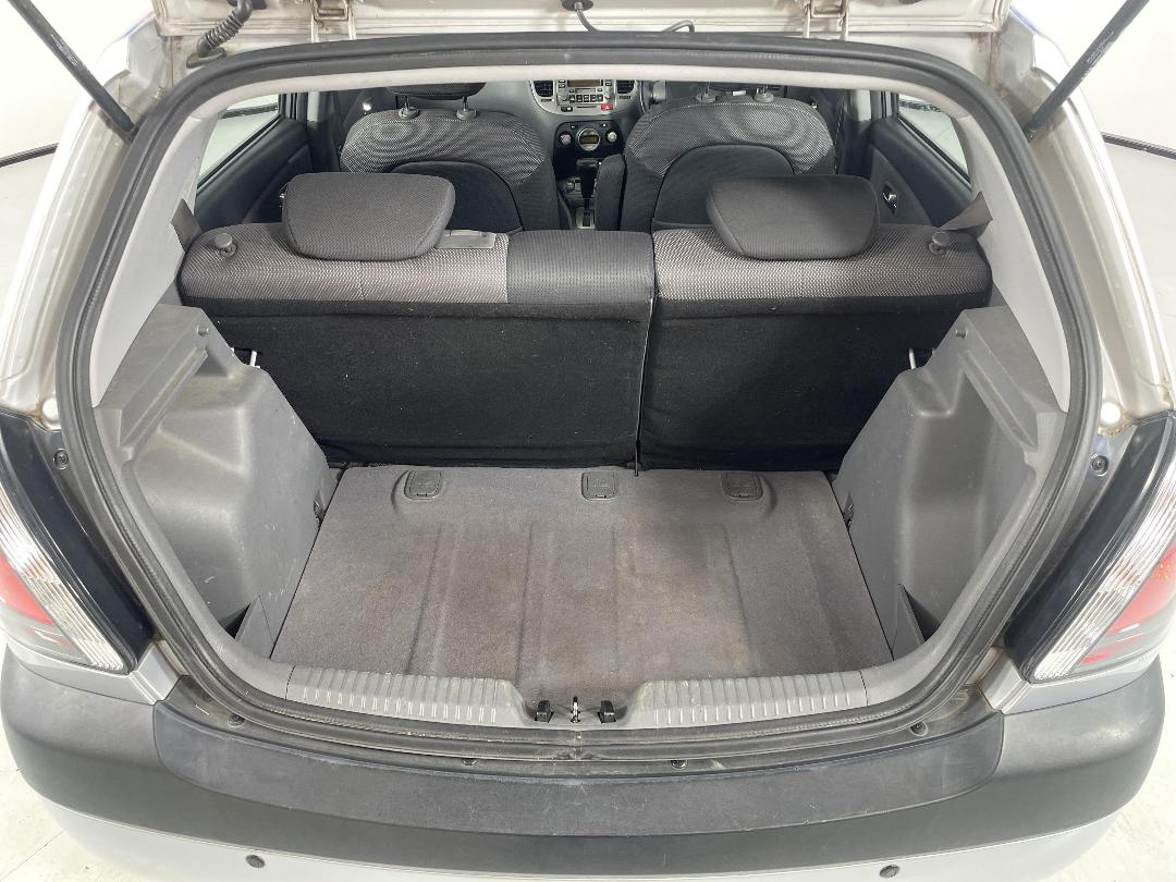 Photo '14' of KIA RIO Photo '14' of KIA RIO