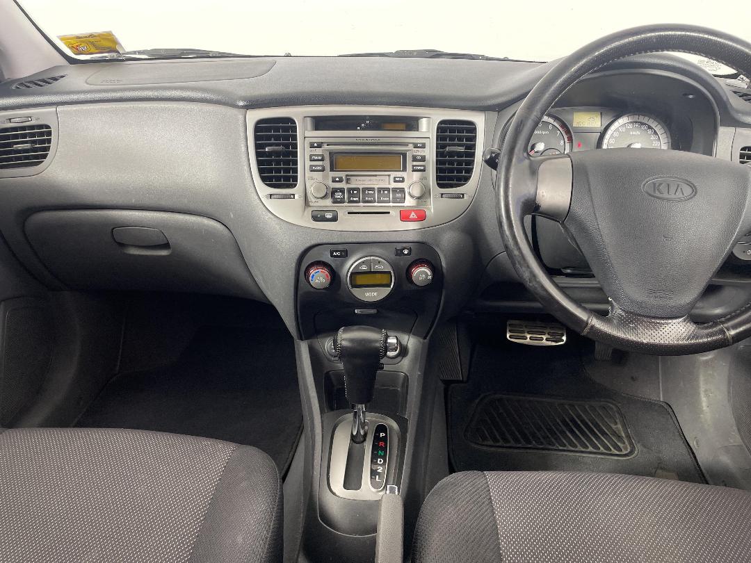 Photo '18' of KIA RIO Photo '18' of KIA RIO