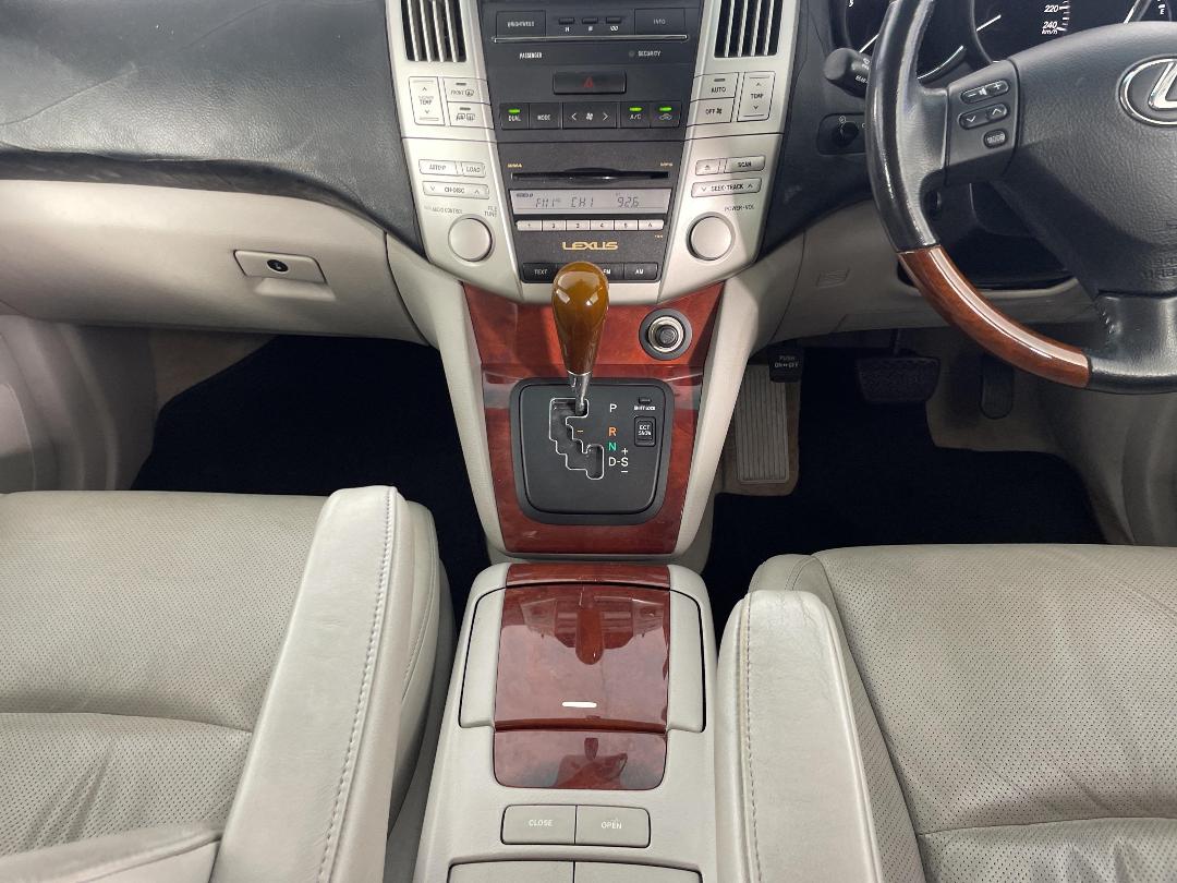 Photo '18' of Lexus RX350 Photo '18' of Lexus RX350