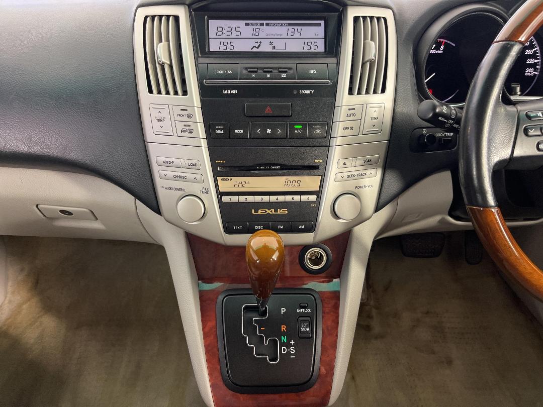 Photo '18' of Lexus RX350 Photo '18' of Lexus RX350