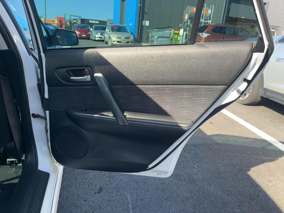 Photo '16' of Mazda Atenza