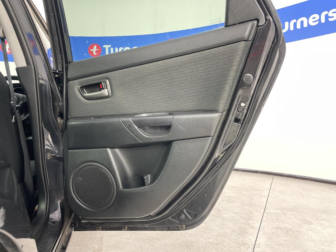 Photo '17' of Mazda Axela Photo '17' of Mazda Axela