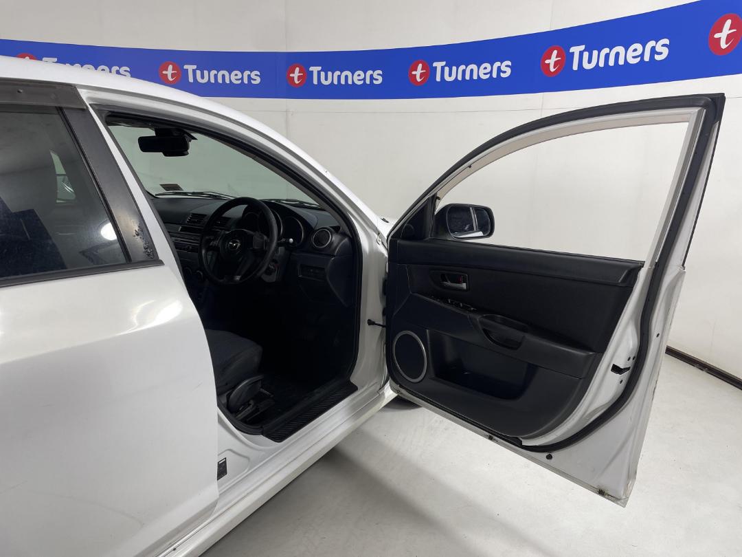 Photo '15' of Mazda Axela Photo '15' of Mazda Axela