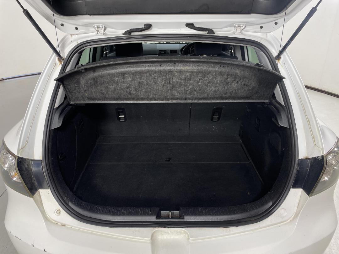 Photo '14' of Mazda Axela Photo '14' of Mazda Axela