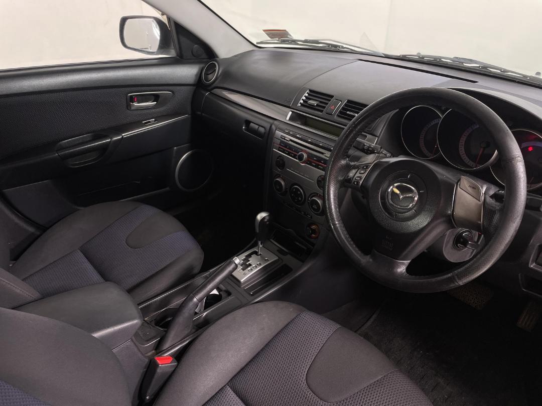 Photo '16' of Mazda Axela Photo '16' of Mazda Axela