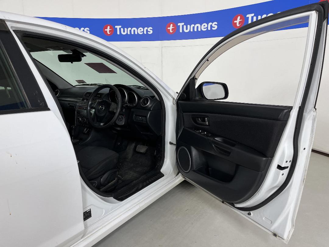 Photo '15' of Mazda Axela