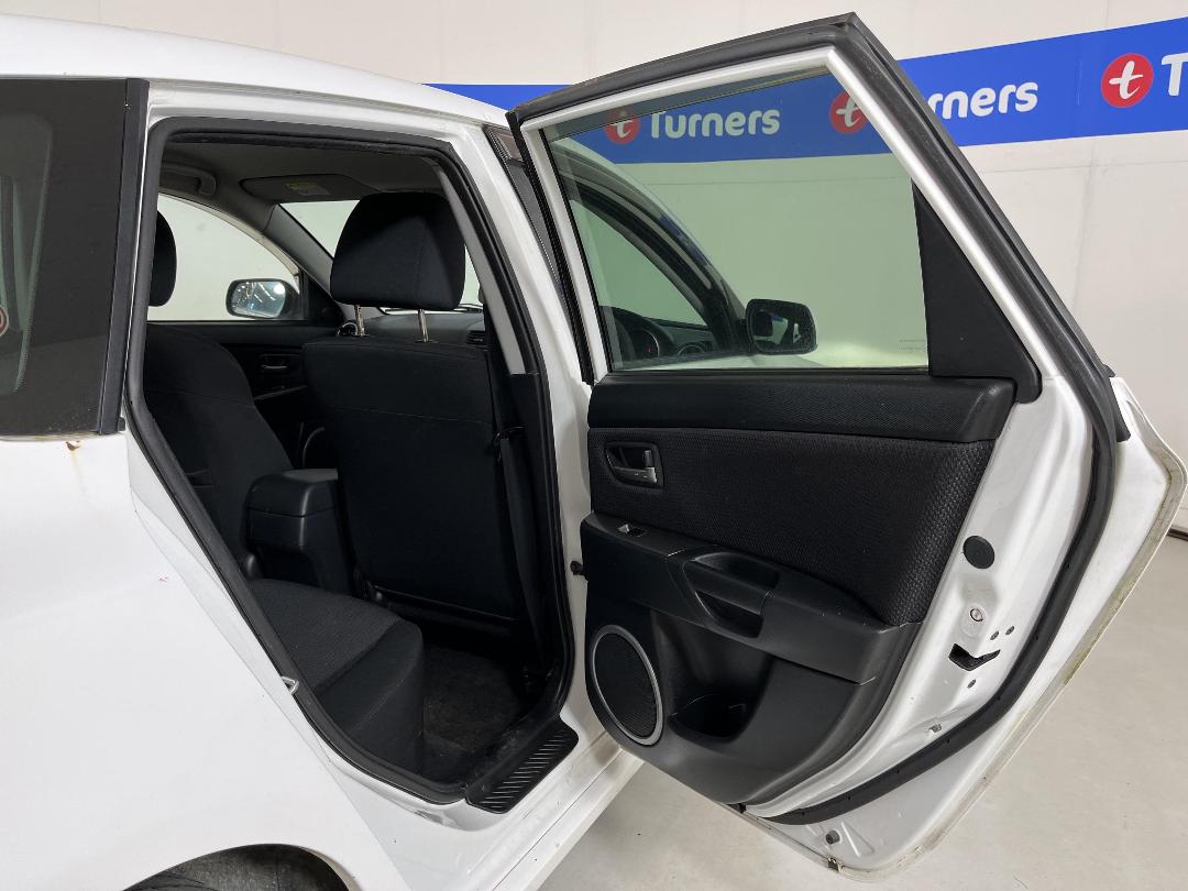 Photo '19' of Mazda Axela