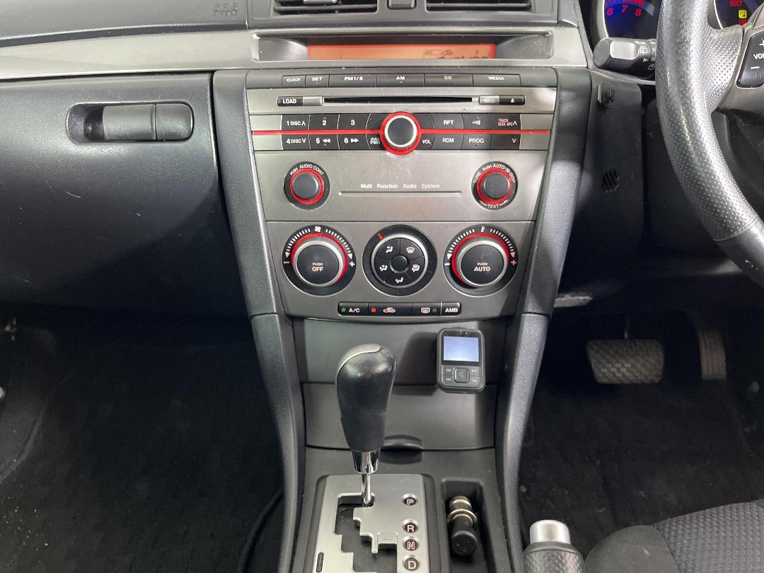 Photo '18' of Mazda Axela