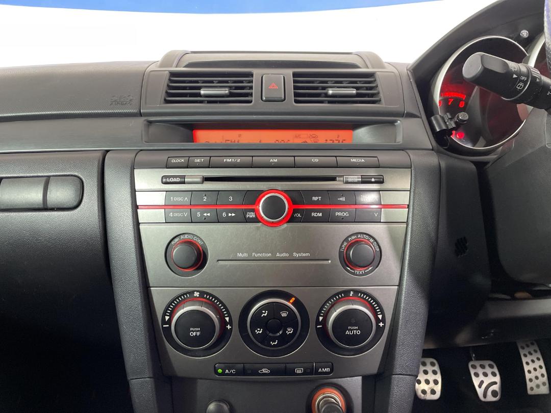 Photo '18' of Mazda Axela