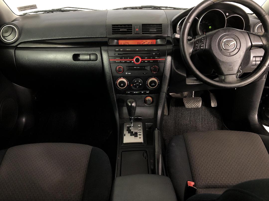 Photo '17' of Mazda Axela