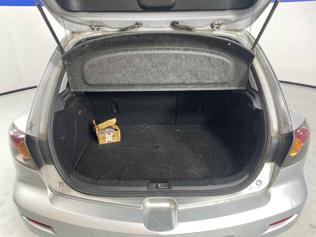 Photo '14' of Mazda Axela