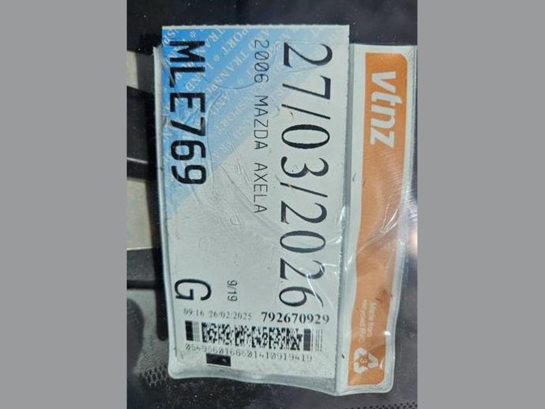 Photo '7' of Mazda Axela