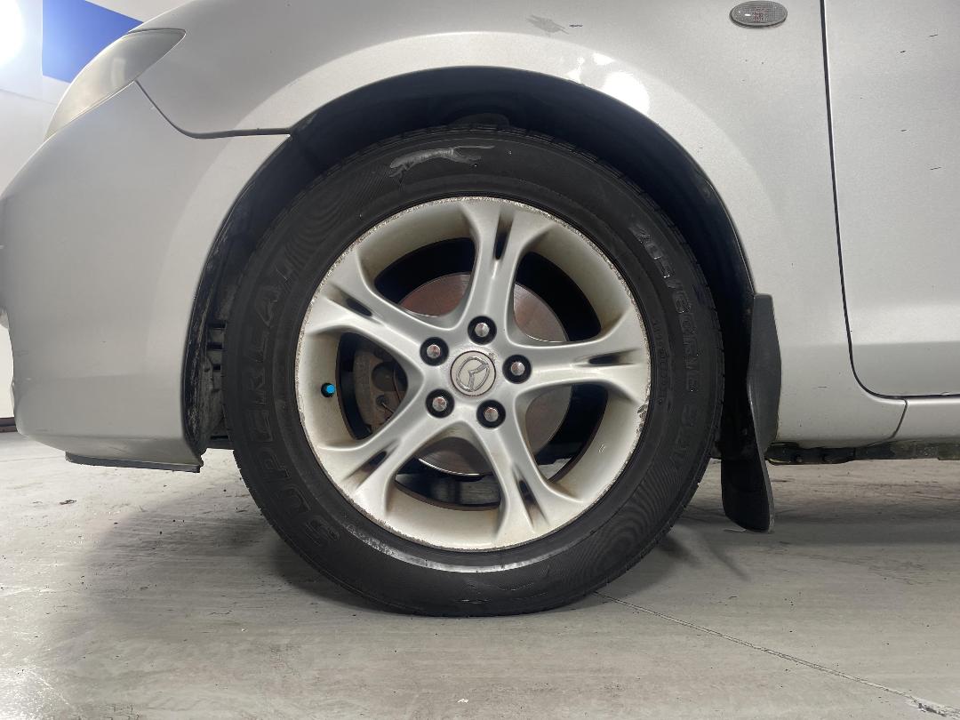 Photo '10' of Mazda Axela