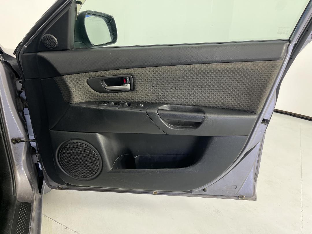 Photo '14' of Mazda Axela