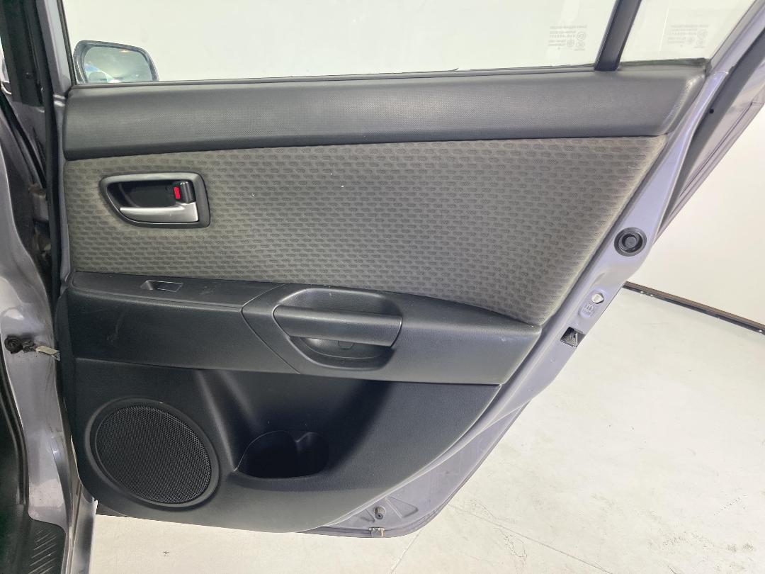 Photo '18' of Mazda Axela