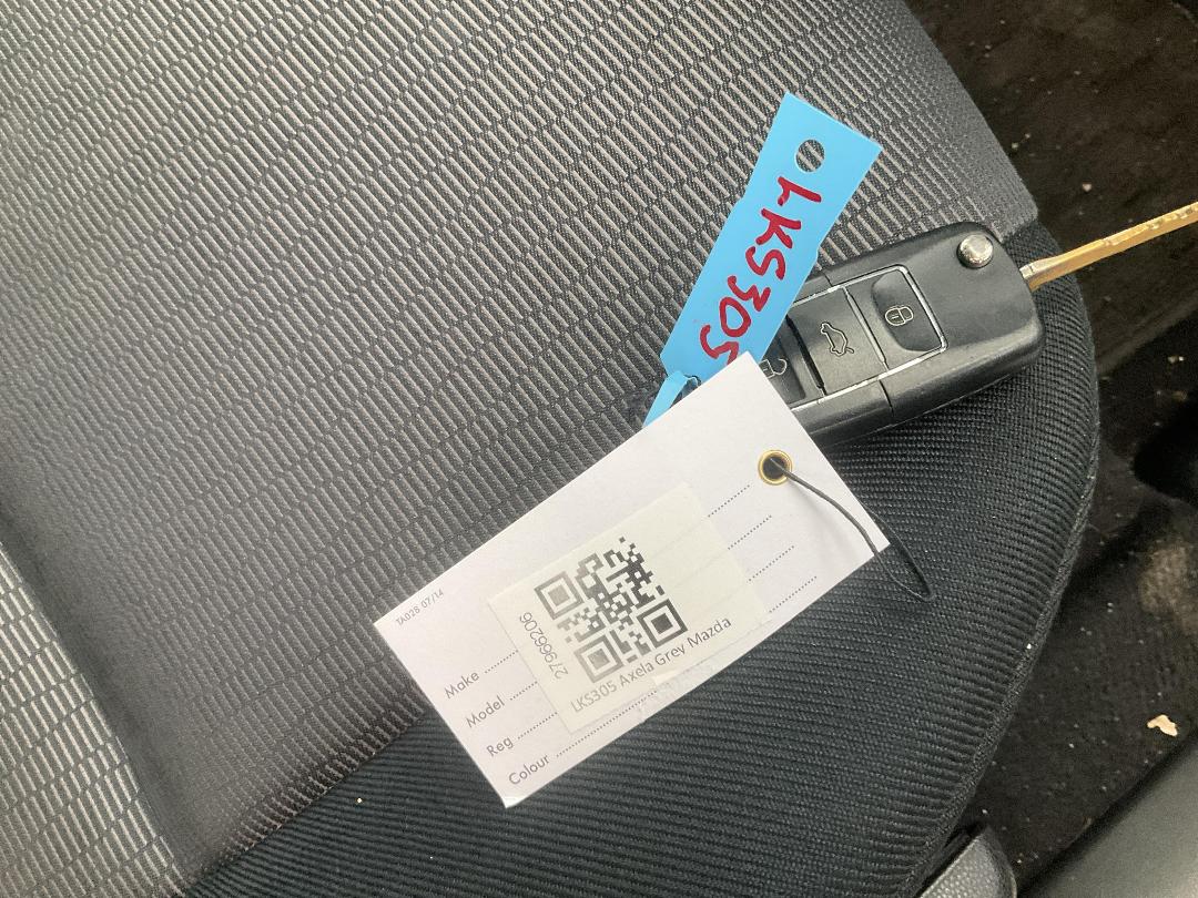 Photo '10' of Mazda Axela