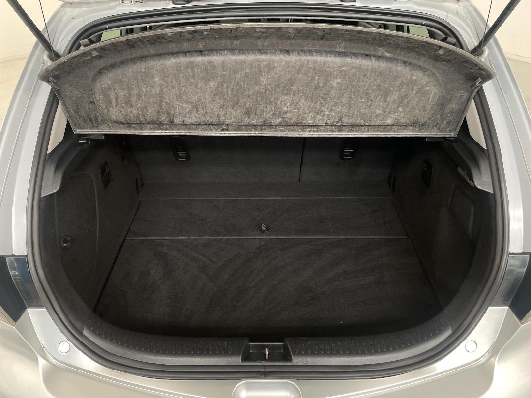 Photo '14' of Mazda Axela Photo '14' of Mazda Axela