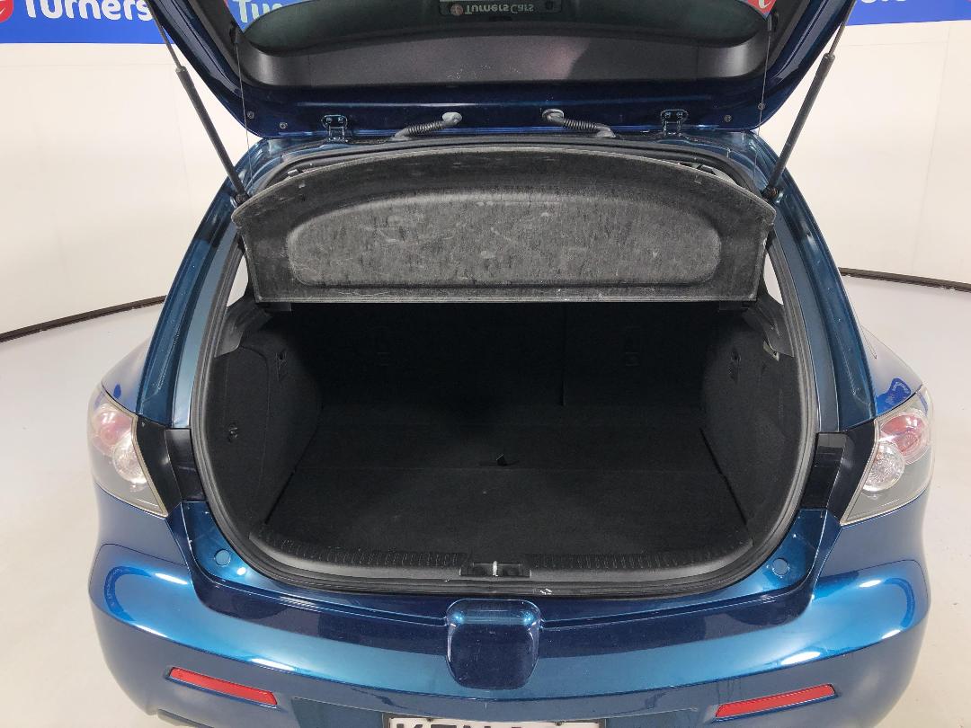 Photo '14' of Mazda Axela Photo '14' of Mazda Axela