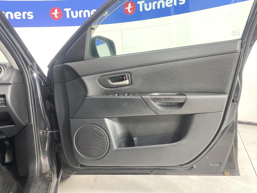 Photo '13' of Mazda Axela