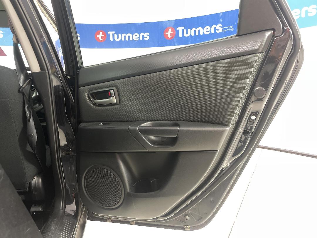 Photo '17' of Mazda Axela