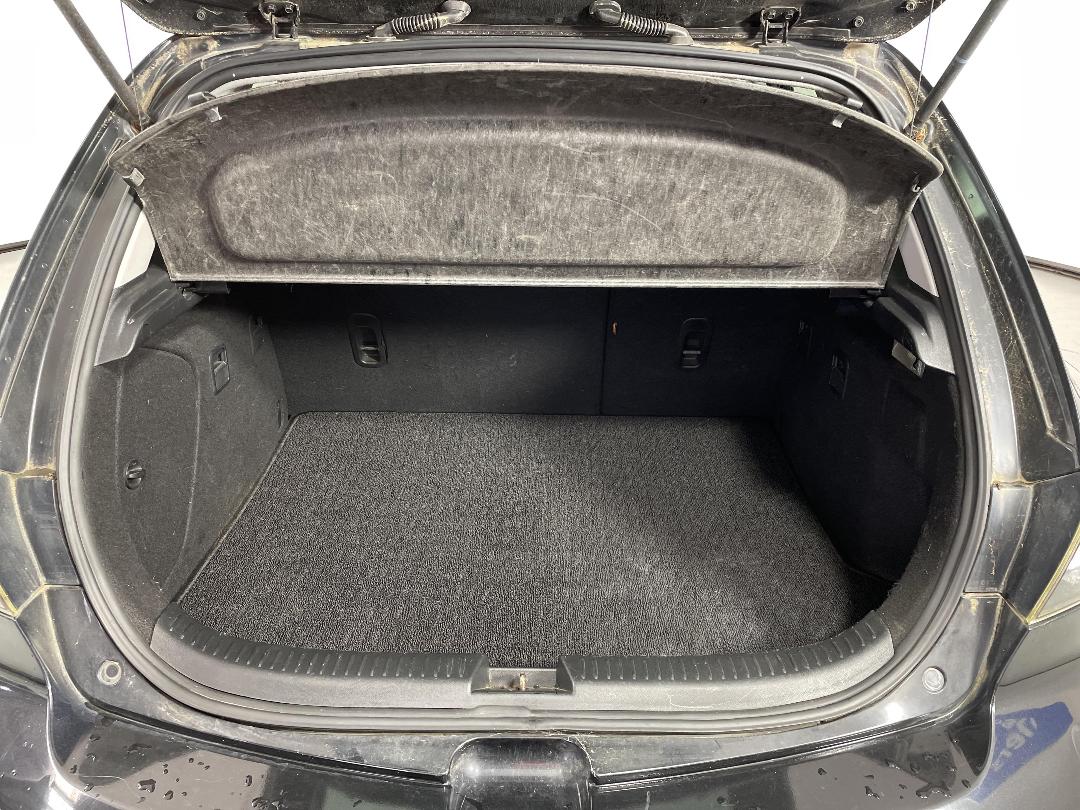 Photo '14' of Mazda Axela Photo '14' of Mazda Axela