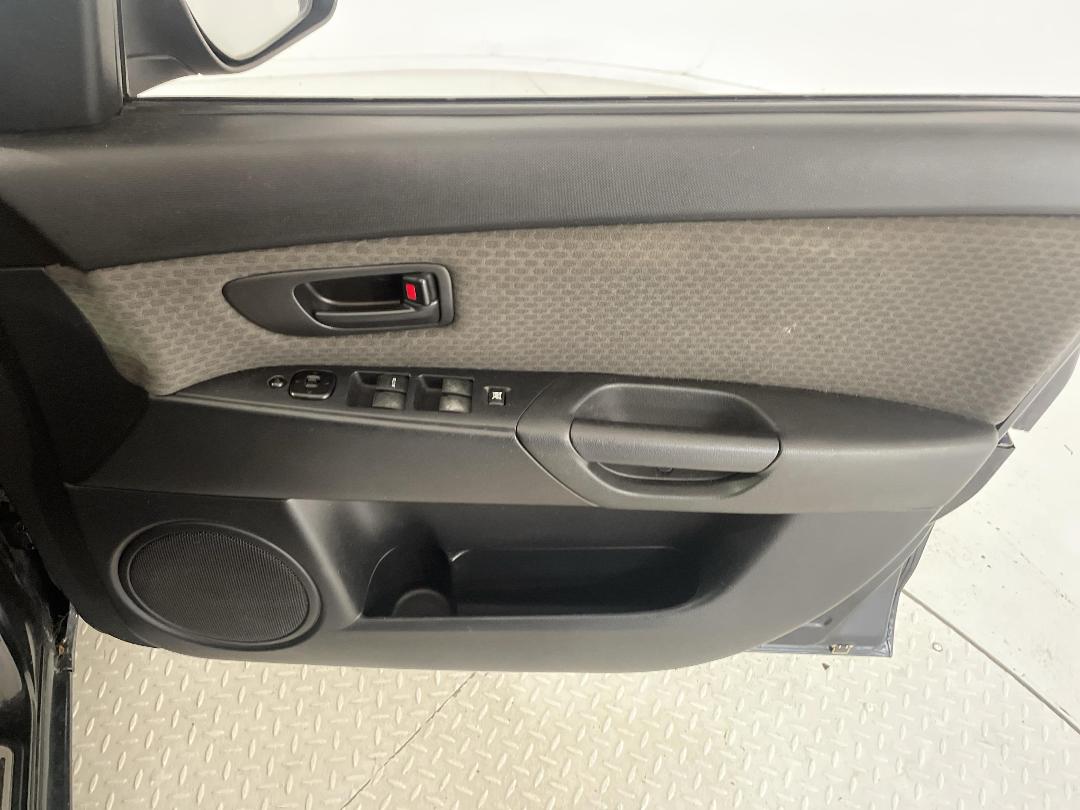 Photo '15' of Mazda Axela