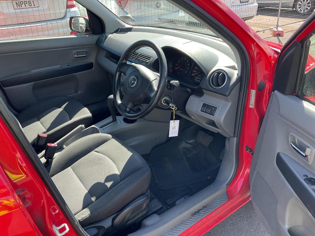 Photo '13' of Mazda Demio Photo '13' of Mazda Demio