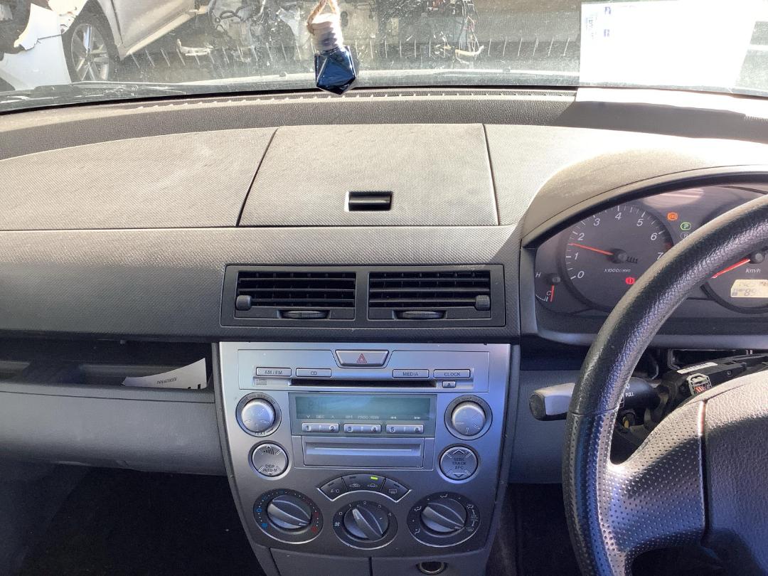 Photo '18' of Mazda Demio Photo '18' of Mazda Demio