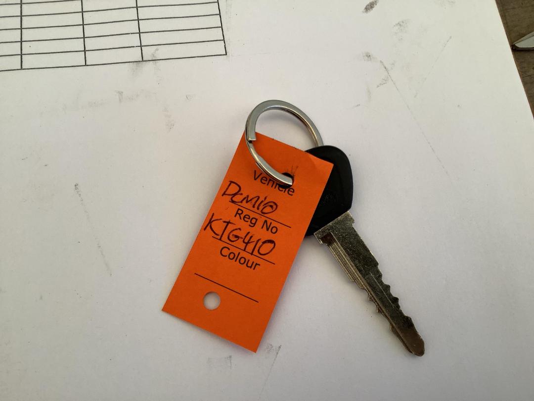 Photo '24' of Mazda Demio Photo '24' of Mazda Demio