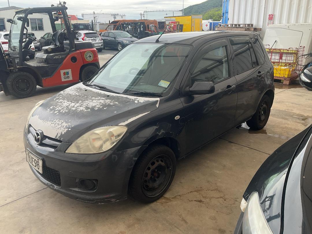 Photo '3' of Mazda Demio 1300 Photo '3' of Mazda Demio 1300