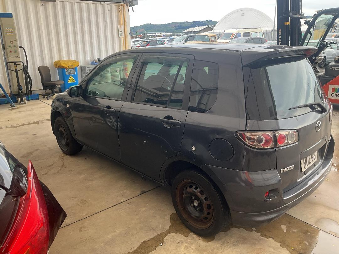 Photo '4' of Mazda Demio 1300 Photo '4' of Mazda Demio 1300