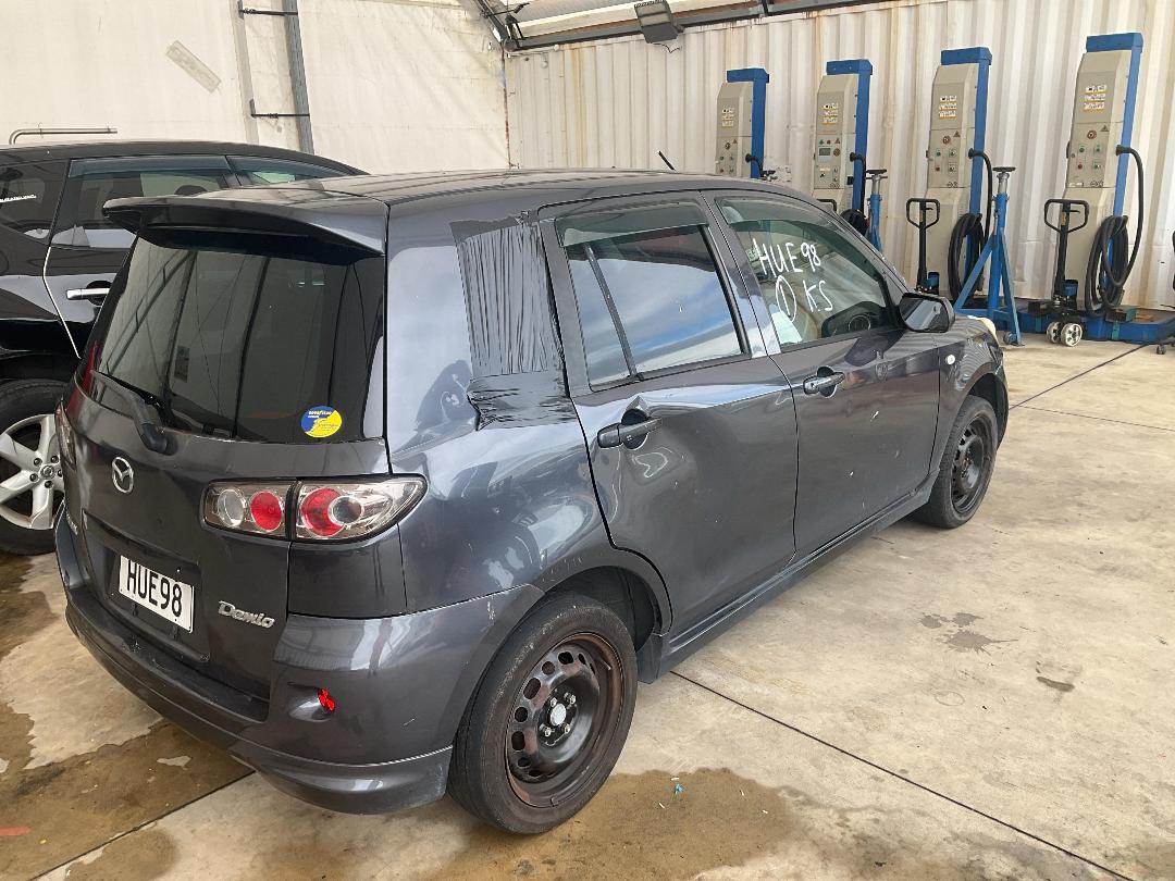 Photo '6' of Mazda Demio 1300 Photo '6' of Mazda Demio 1300