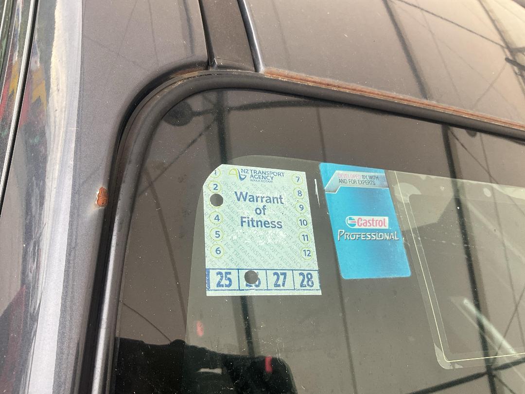 Photo '12' of Mazda Demio 1300 Photo '12' of Mazda Demio 1300