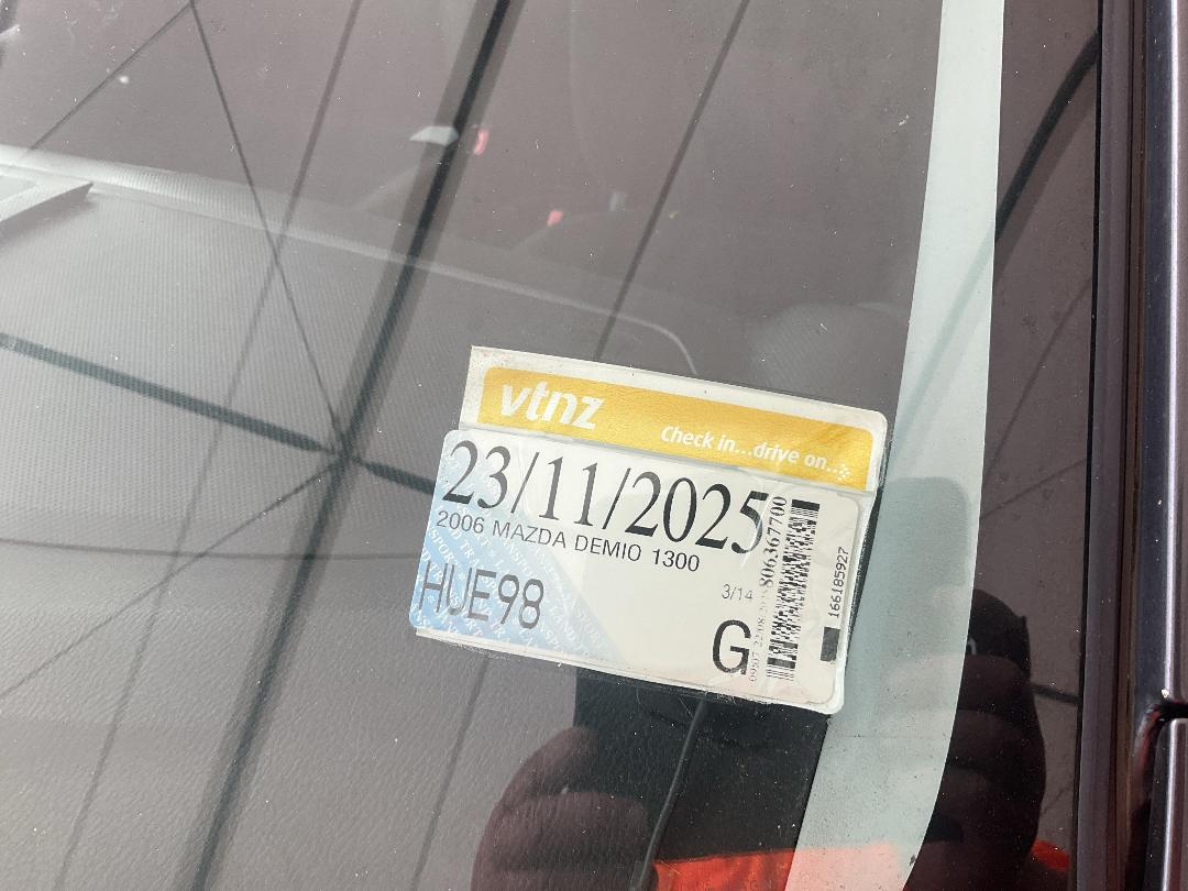 Photo '13' of Mazda Demio 1300 Photo '13' of Mazda Demio 1300