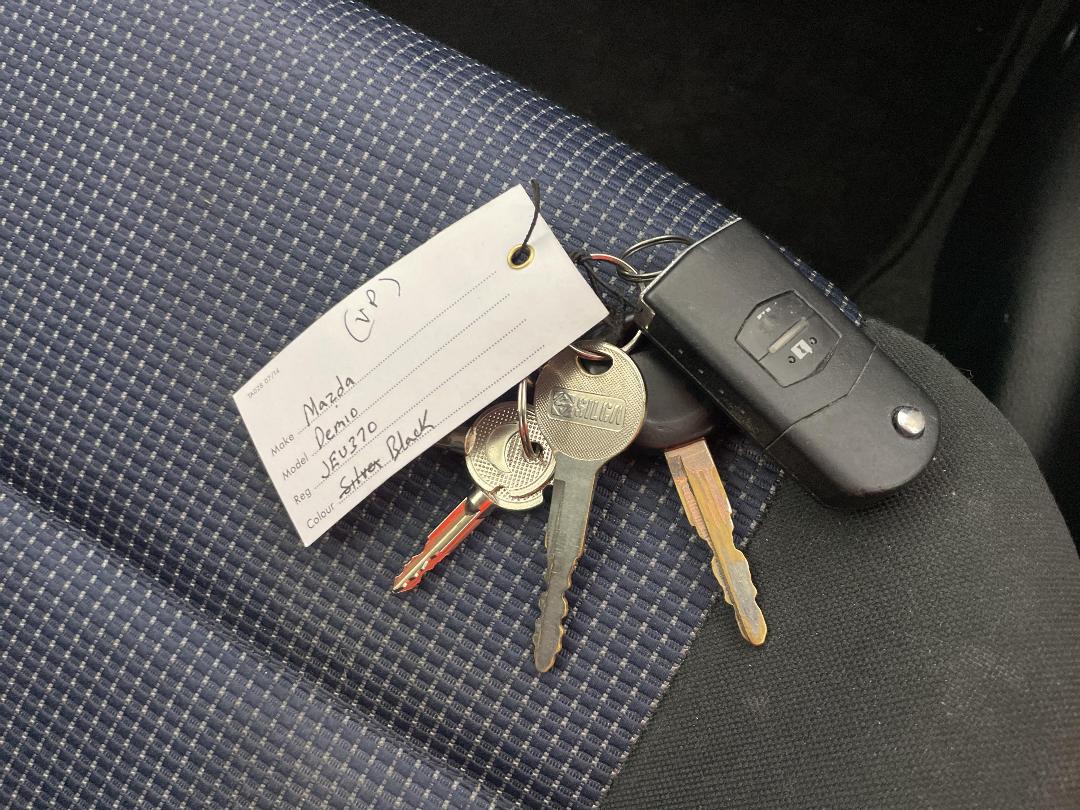 Photo '20' of Mazda Demio Photo '20' of Mazda Demio