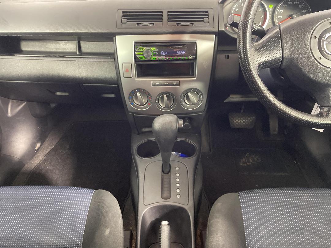 Photo '16' of Mazda Demio Photo '16' of Mazda Demio