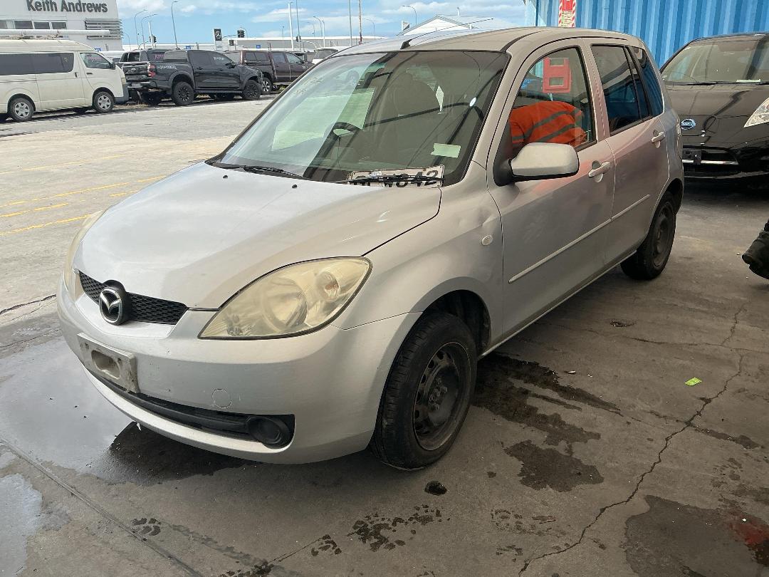 Photo '10' of Mazda Demio