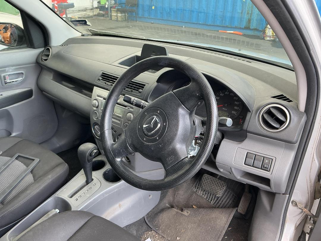 Photo '28' of Mazda Demio