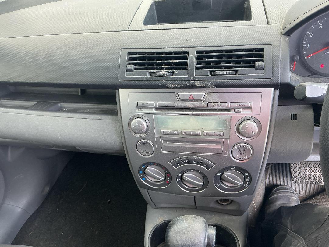 Photo '30' of Mazda Demio