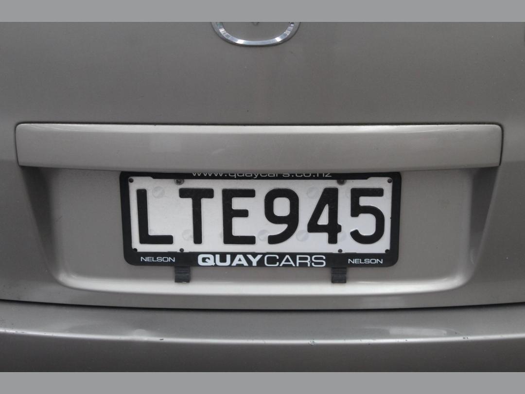 Photo '13' of Mazda Demio Photo '13' of Mazda Demio