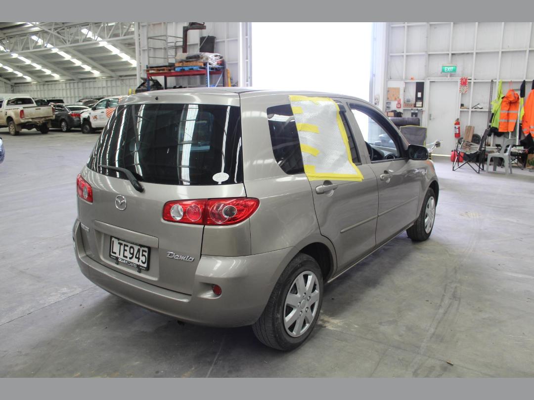 Photo '4' of Mazda Demio Photo '4' of Mazda Demio